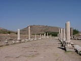 Pergamon - Asklepion (im Hintergund die Akropolis)