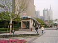 Eingang zur Station 'Lu Jia Zui' direkt am Oriental Pearl Tower